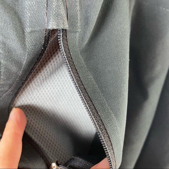 REI Women Black Hiking Athletic Outdoors Capri Crop Pants W/ Multi Pockets  3 zi - Picture 4 of 10